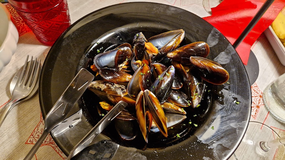 Cozze al vino bianco nel tegame