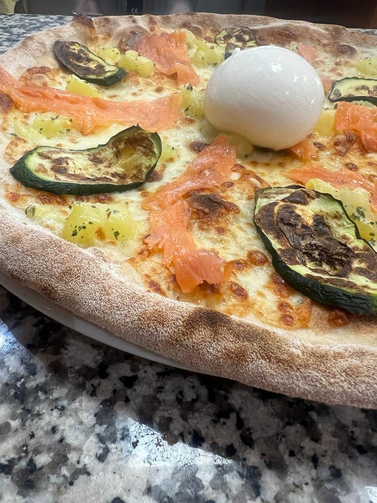 Pizza Salmone e Burrata